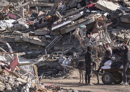 غزة بعد الحرب: الذخائر غير المنفجرة تهدد حياة النازحين وتعيق إعادة الإعمار