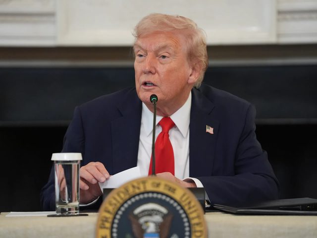 ترامب يعلق على تأخر تسليم جثامين الأسرى.. ومسؤولون: حماس ملتزمة بالاتفاق