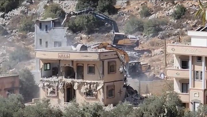 الاحتلال يهدم منزلا شمال شرق رام الله