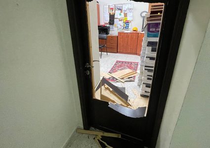 آثار التخريب في مبنى الاتحاد العام لنقابات عمال فلسطين خلال اقتحام مدينة نابلس.