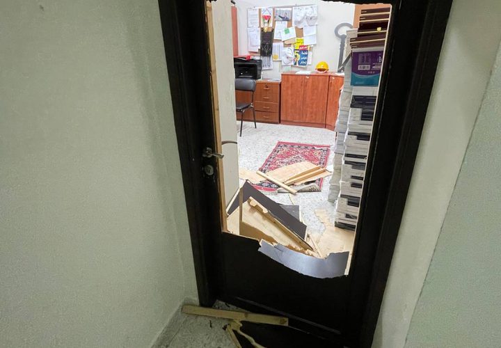 آثار التخريب في مبنى الاتحاد العام لنقابات عمال فلسطين خلال اقتحام مدينة نابلس.