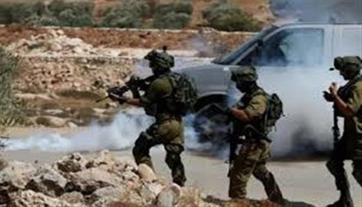 الاحتلال يداهم منزل أسير محرر في دير غسانة شمال غرب رام الله