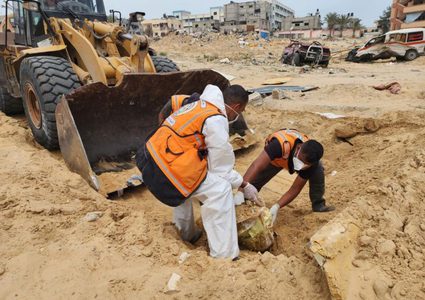 ملف الجثامين يجمّد اتفاق غزة... وتحذيرات من سيناريو التهجير