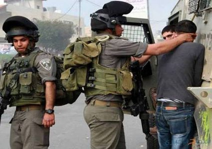 الاحتلال يعتدي بالضرب على شاب في بلدة الخضر