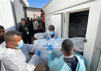 الاحتلال يسلم 15 جثمانا لشهداء من غزة