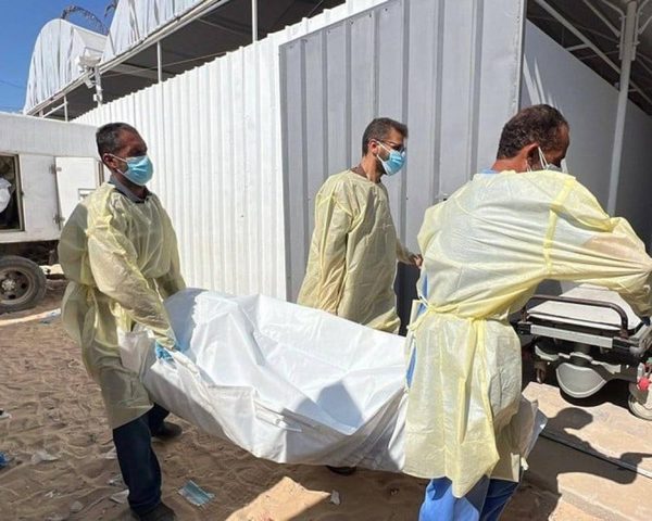 الاحتلال يسلم 15 جثمانا لشهداء من قطاع غزة