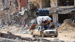 غزة: آلاف الجثامين العالقة تحت الأنقاض ومخاطر المتفجرات تعرقل جهود الانتشال