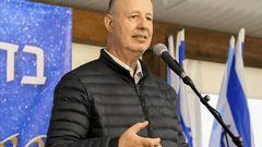 نتنياهو يقيل مستشار الأمن القومي تساحي هنغبي ويعين بديلاً له