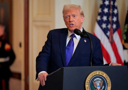 ترامب يهدد حماس بتدخل عسكري من "حلفائه العظماء" إذا واصلت "التصرف بشكل سيئ"