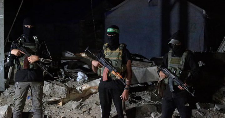 "القسام" تسلم الصليب الأحمر جثتي أسيرين للاحتلال