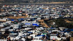 الناجون من الحرب في غزة.. عالقون في الخيام والمجهول