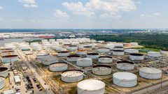 الولايات المتحدة تعلن فرض عقوبات على أكبر شركتي نفط في روسيا