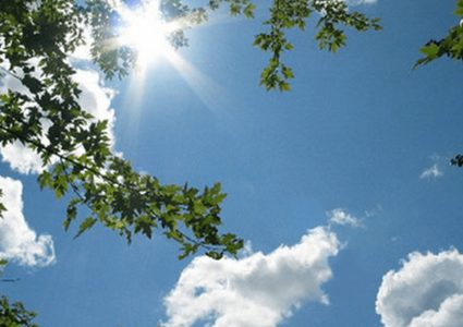 الطقس: أجواء حارة وجافة