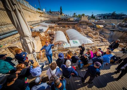 محافظة القدس تدين جولات تهودية في انفاق سلوان