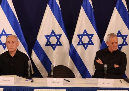 معاريف: "صدمة في الليكود" نتنياهو يفقد المقاعد وغانتس ولبيد يصعدان