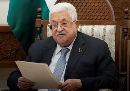 الرئيس محمود عباس يكلف نائبه بمهام رئيس السلطة في حال شغور المنصب