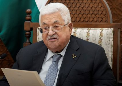 أبو مازن يكلف نائبه بمهام رئيس السلطة في حال شغور المنصب