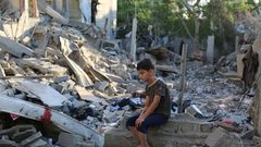 16 يوما لوقف اطلاق النار: غارات جوية تستهدف سيارات ونسف منازل بغزة