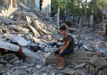 16 يوما لوقف اطلاق النار: غارات جوية تستهدف سيارات ونسف منازل بغزة