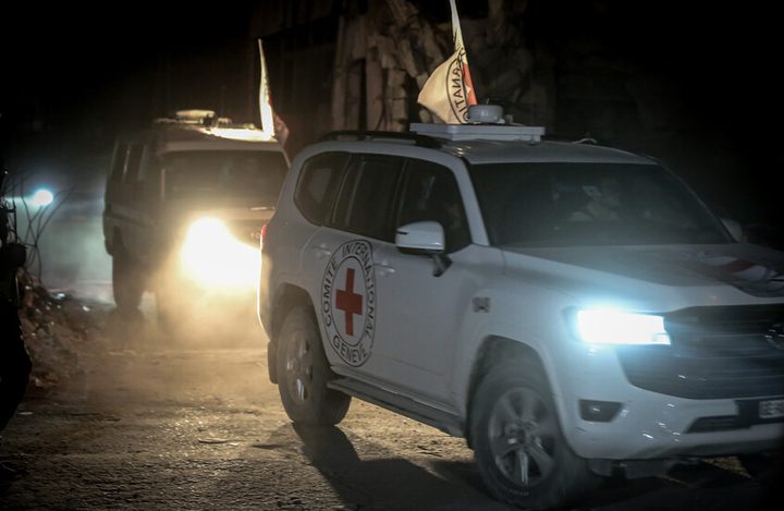 نتنياهو يأمر بشن غارات على غزة فوراً والقسام تؤجل تسليم جثة أسير إسرائيلي