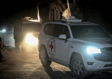 نتنياهو يأمر بشن غارات على غزة فوراً والقسام تؤجل تسليم جثة أسير إسرائيلي