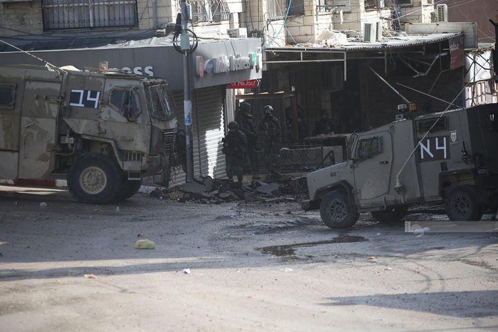 الاحتلال يعتقل 5 مواطنين من ضاحية اكتابا شرق طولكرم