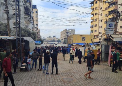 من أمام مستشفى العودة بالنصيرات: مشاهد الحزن بعد مجازر الليل وخرق الاحتلال لوقف إطلاق النار