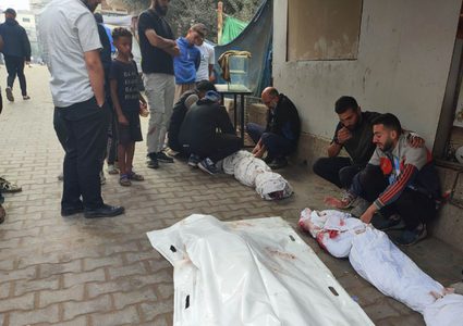 من أمام مستشفى العودة بالنصيرات: مشاهد الحزن بعد مجازر الليل وخرق الاحتلال لوقف إطلاق النار