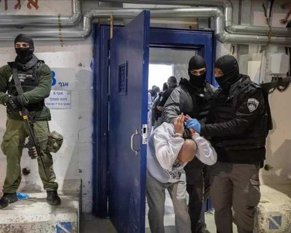 دبلوماسيون وسفراء أوروبيون: قرار منع الصليب الأحمر من زيارة المعتقلين خطأ فادح