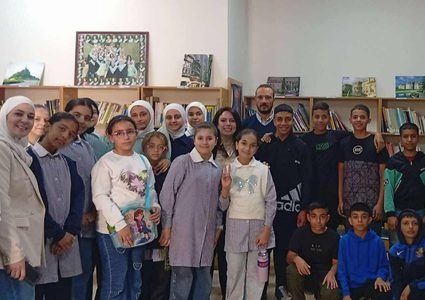 قسم اللغة الفرنسية في جامعة النجاح يستضيف طلبة مركز خدمات بلاطة