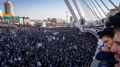 مئات الآلاف من الحريديين يتظاهرون في القدس رفضًا للتجنيد الإلزامي
