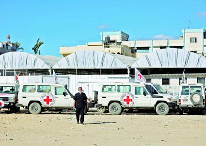 الاحتلال يسلم 30 جثمانا لشهداء من قطاع غزة