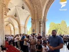 آلاف المصلين يؤدون صلاة الجمعة في المسجد الأقصى المبارك
