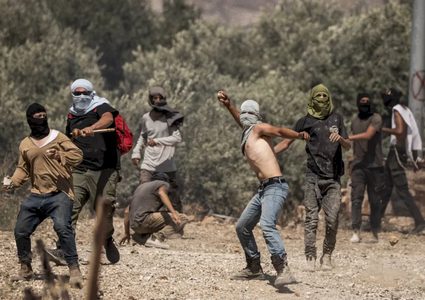 إصابة 3 مواطنات جراء اعتداء مستوطنين عليهن في قرية تل