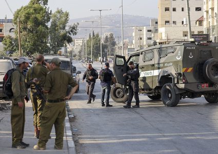 مستوطنون يهاجمون مركبات ومنازل المواطنين جنوب نابلس