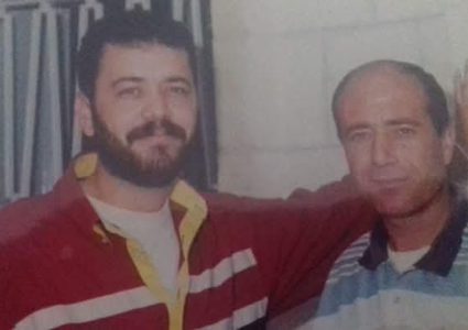 ومضة الوفاء في عيون المتعبين: عناق الذاكرة بعد ربع قرن. ياسر أبوبكر