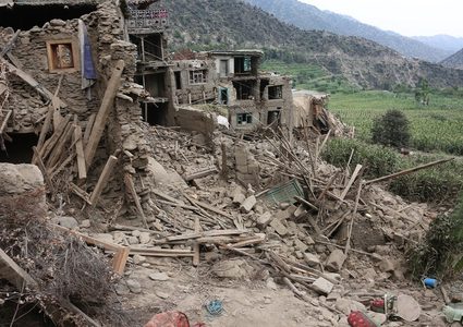 قتلى ومئات المصابين والمفقودين جراء زلزال شمال أفغانستان