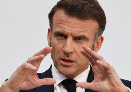 ماكرون: إيران تطلق سراح مواطنين فرنسيين بعد احتجازهما لسنوات