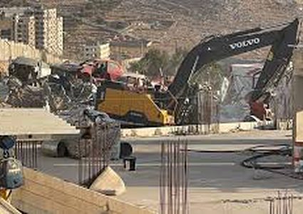 جرافات الاحتلال تهدم مساكن في بلدة عناتا شرق القدس المحتلة