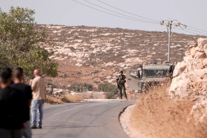 الاحتلال يواصل اقتحام بلدة المغير لليوم الثاني ويحول منزل لثكنة عسكرية