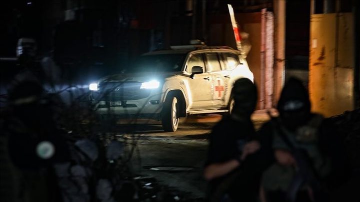 كتائب القسام وسرايا القدس تسلمان جثة أحد أسرى الاحتلال في جنوب قطاع غزة