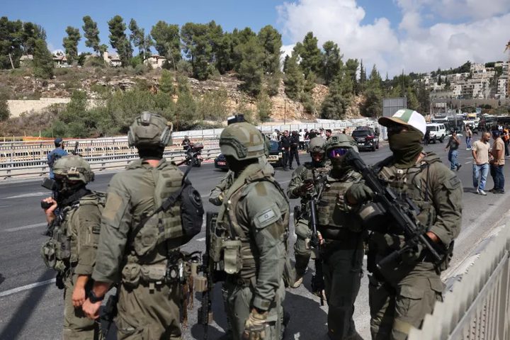 الاحتلال يعتقل فتيين أحدهما مصاب في الجديرة شمال غرب القدس