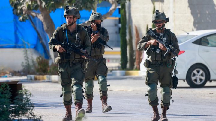 قوات الاحتلال تقتحم تقوع جنوب شرق بيت لحم وتداهم منزلا