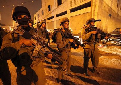 إصابة شاب بالرصاص الحي خلال اقتحام الاحتلال مخيم الفارعة