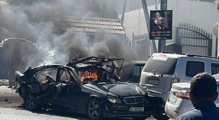 طيران الاحتلال المسير يقصف مركبة جنوب لبنان