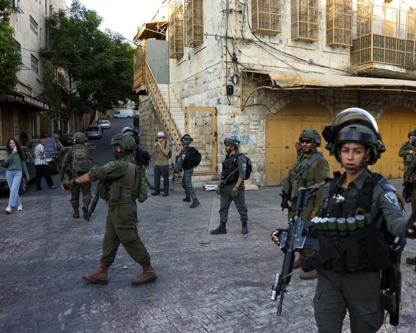 الاحتلال يقتحم العيسوية ويفرض مخالفات ويصور مباني