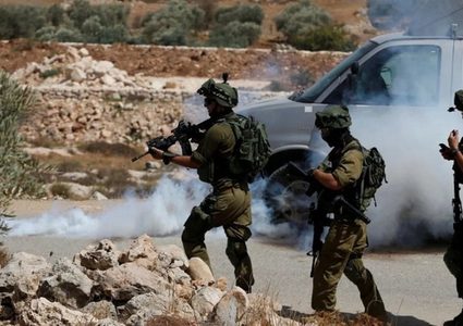 الاحتلال يصيب شابا بالرصاص ويعتقله جنوب مدينة الخليل