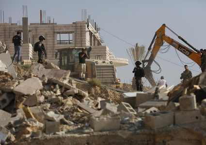 الاحتلال يخطر بهدم منزل ذوي شهيد في عقابا شمال طوباس