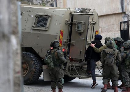 قوات الاحتلال تعتقل شابا من الخضر جنوب بيت لحم