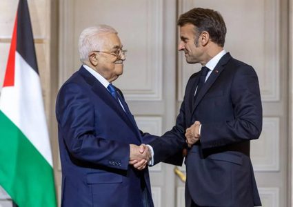 ماكرون والرئيس عباس يعلنان تشكيل لجنة لصياغة دستور دولة فلسطين